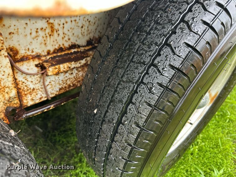 image for item EQ4721 1992 W-W livestock trailer