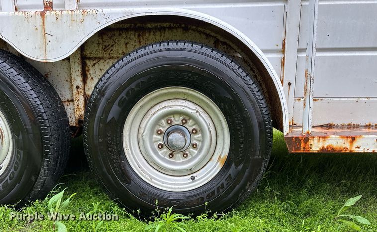 image for item EQ4721 1992 W-W livestock trailer