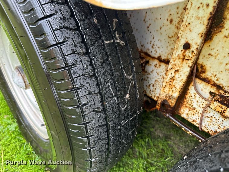 image for item EQ4721 1992 W-W livestock trailer