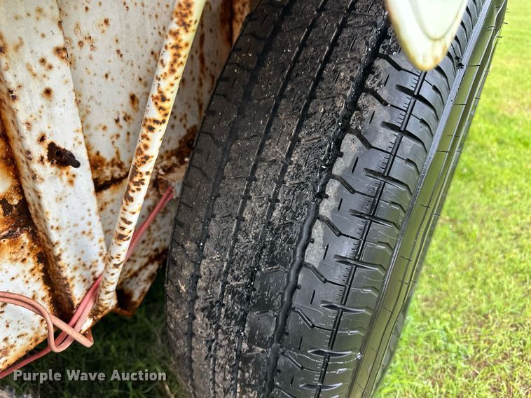 image for item EQ4721 1992 W-W livestock trailer