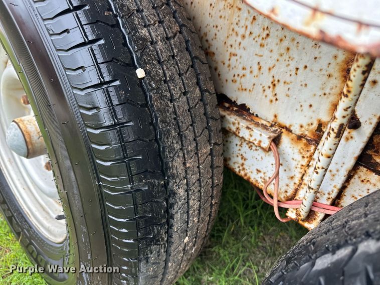 image for item EQ4721 1992 W-W livestock trailer