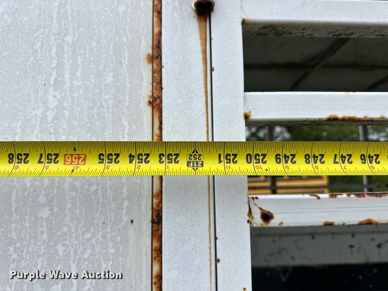 image for item EQ4721 1992 W-W livestock trailer