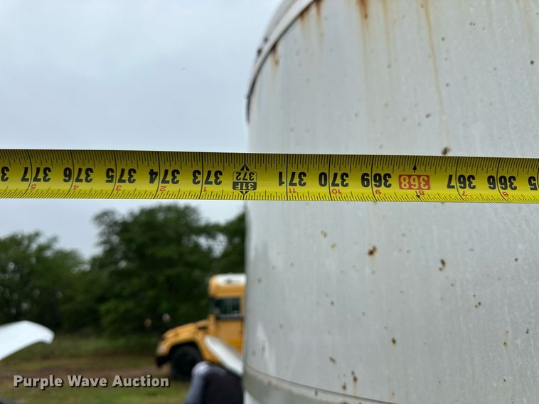 image for item EQ4721 1992 W-W livestock trailer