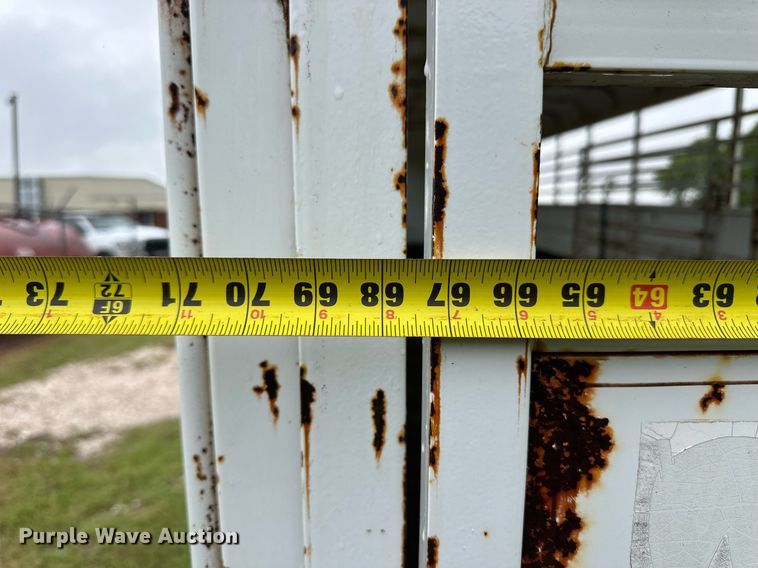 image for item EQ4721 1992 W-W livestock trailer