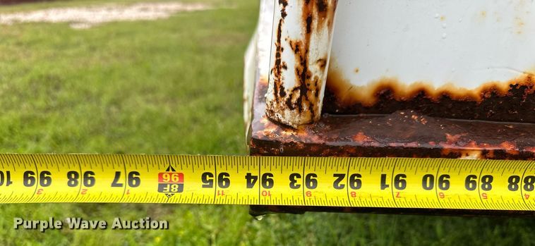 image for item EQ4721 1992 W-W livestock trailer