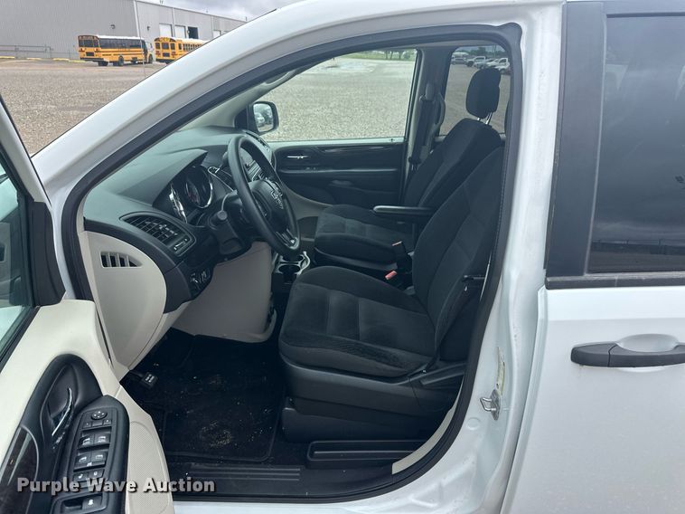 image for item EQ4727 2019 Dodge Grand Caravan van