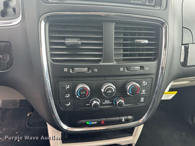 image for item EQ4727 2019 Dodge Grand Caravan van