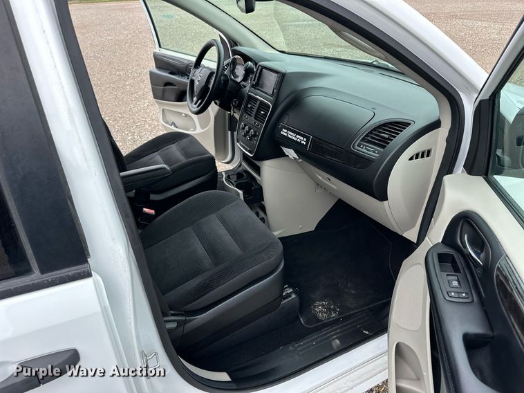 image for item EQ4727 2019 Dodge Grand Caravan van