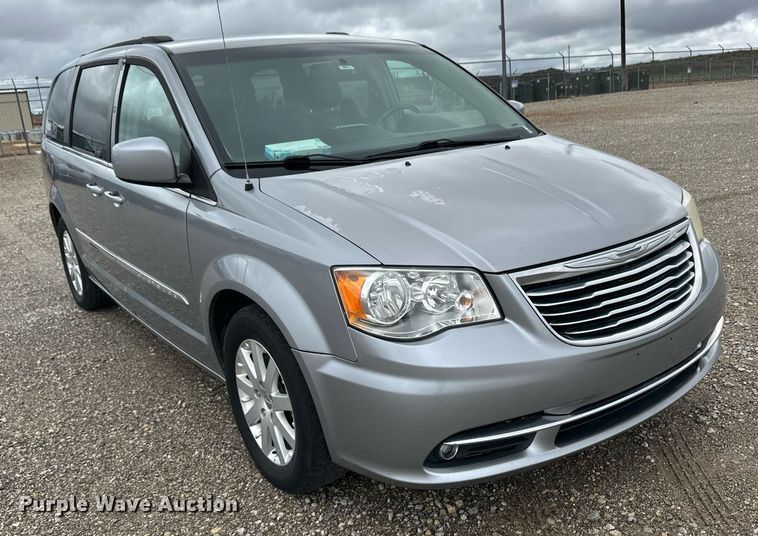 image for item EQ4728 2014 Chrysler Town & Country van