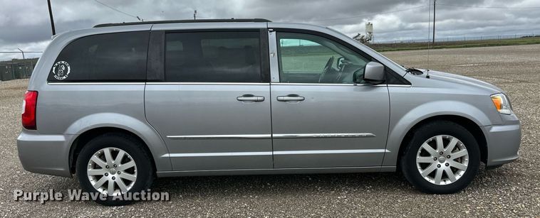 image for item EQ4728 2014 Chrysler Town & Country van