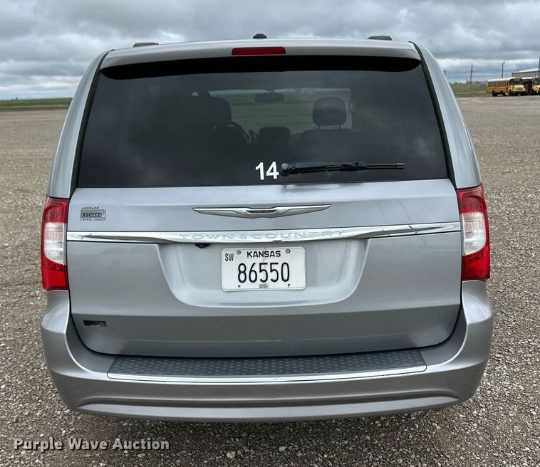 image for item EQ4728 2014 Chrysler Town & Country van