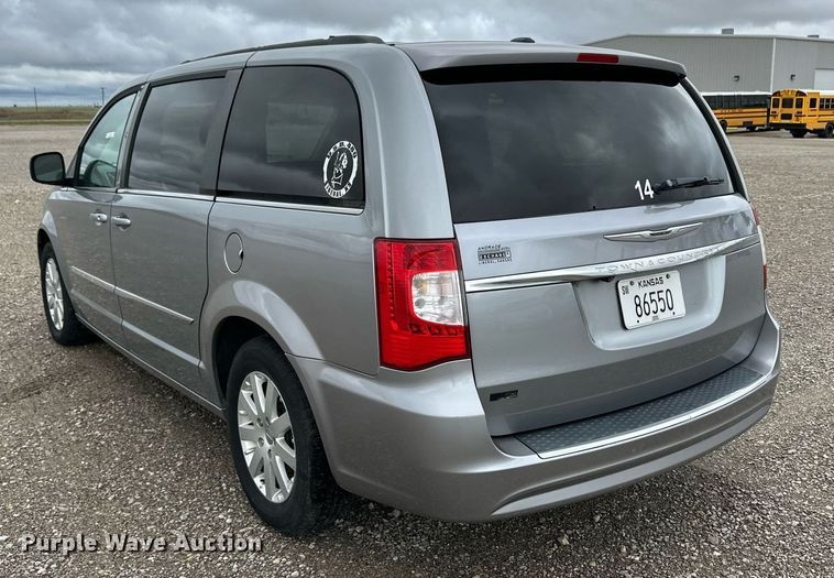image for item EQ4728 2014 Chrysler Town & Country van