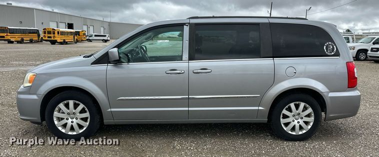 image for item EQ4728 2014 Chrysler Town & Country van