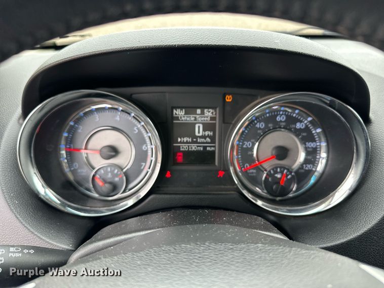 image for item EQ4728 2014 Chrysler Town & Country van