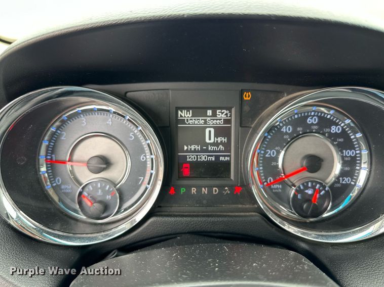 image for item EQ4728 2014 Chrysler Town & Country van