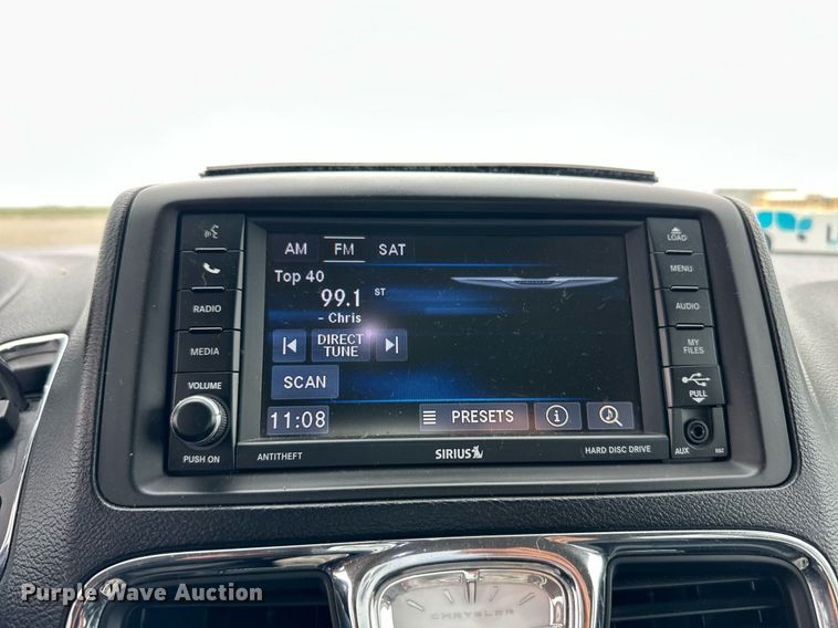 image for item EQ4728 2014 Chrysler Town & Country van