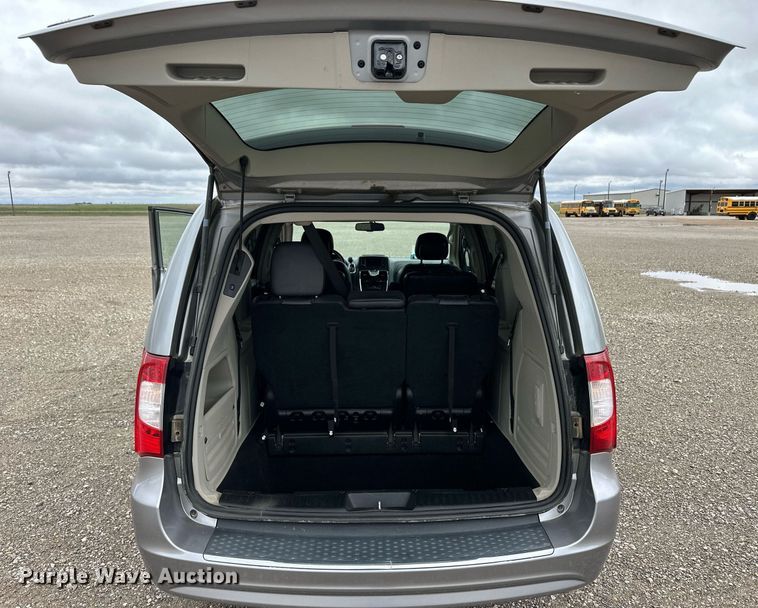 image for item EQ4728 2014 Chrysler Town & Country van