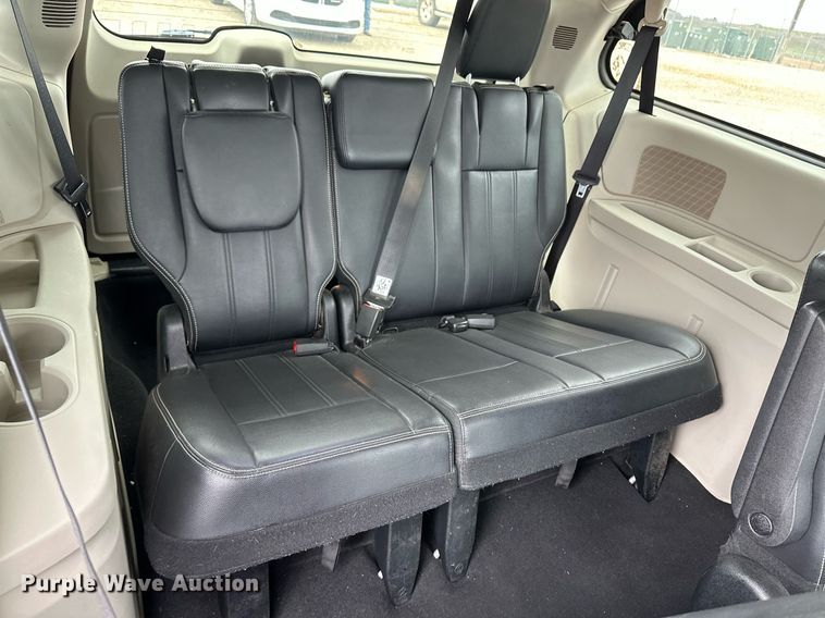 image for item EQ4728 2014 Chrysler Town & Country van