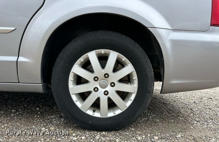 image for item EQ4728 2014 Chrysler Town & Country van