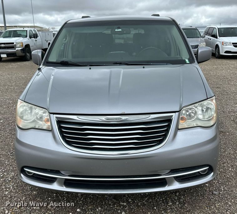 image for item EQ4729 2014 Chrysler Town & Country van