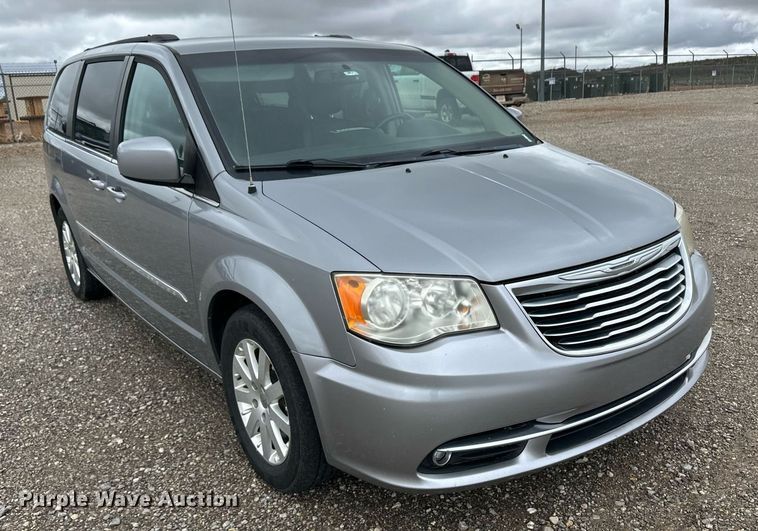 image for item EQ4729 2014 Chrysler Town & Country van