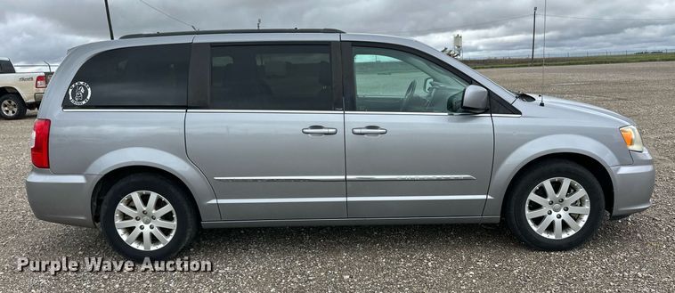 image for item EQ4729 2014 Chrysler Town & Country van