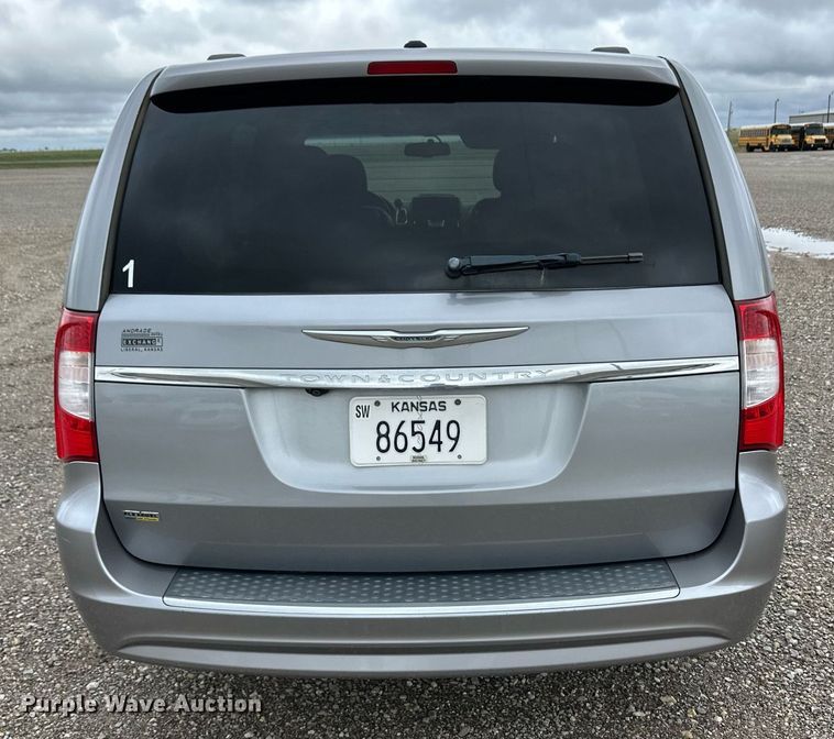 image for item EQ4729 2014 Chrysler Town & Country van