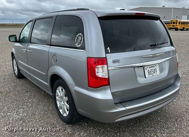 image for item EQ4729 2014 Chrysler Town & Country van