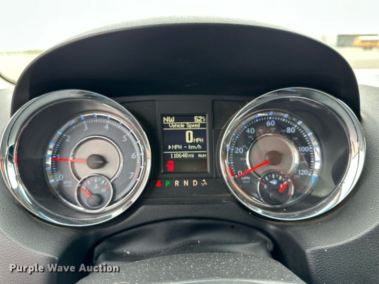 image for item EQ4729 2014 Chrysler Town & Country van