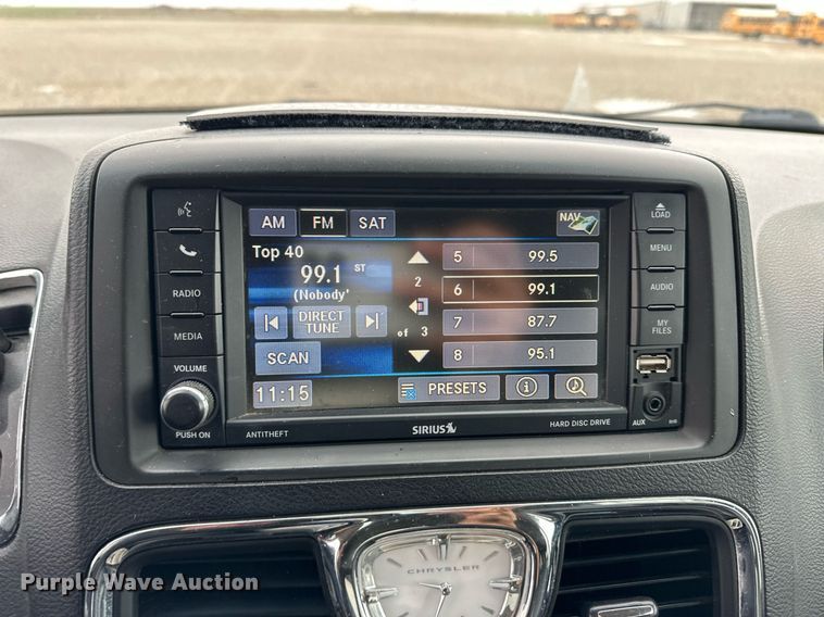 image for item EQ4729 2014 Chrysler Town & Country van