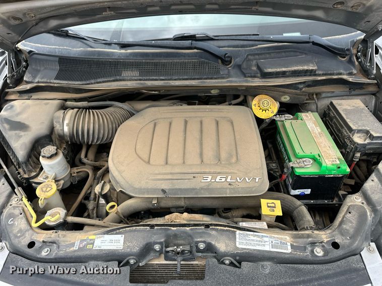 image for item EQ4729 2014 Chrysler Town & Country van