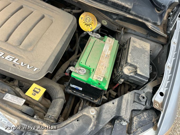 image for item EQ4729 2014 Chrysler Town & Country van