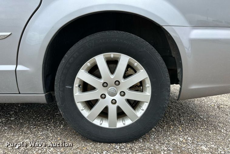 image for item EQ4729 2014 Chrysler Town & Country van