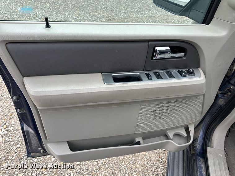 image for item EQ4730 2011 Ford Expedition EL SUV