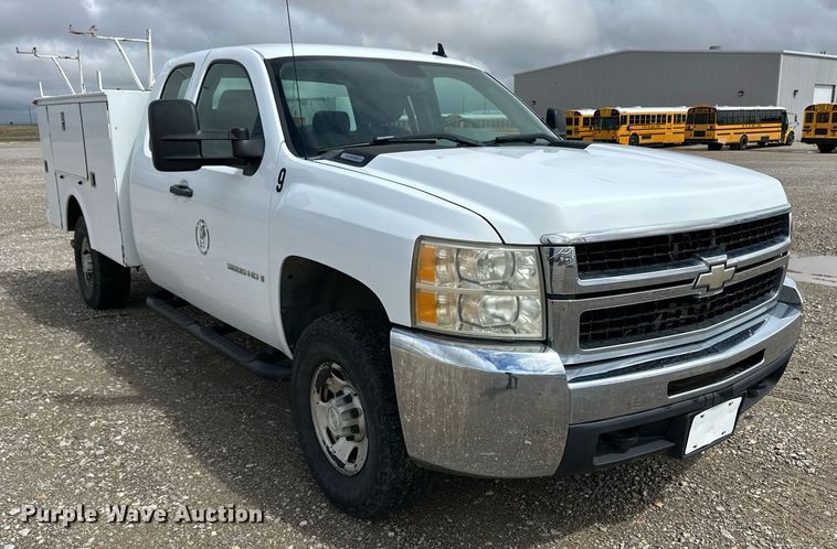 image for item EQ4731 2008 Chevrolet Silverado 3500HD Ext. Cab utility bed pickup truck
