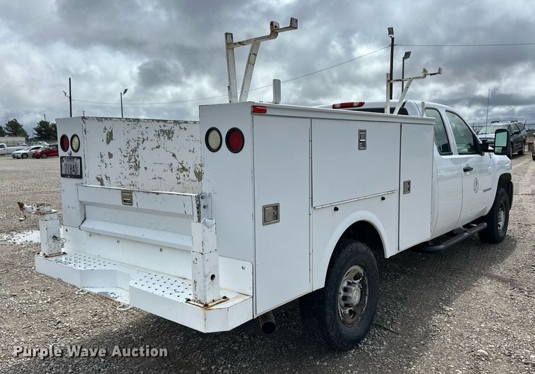 image for item EQ4731 2008 Chevrolet Silverado 3500HD Ext. Cab utility bed pickup truck