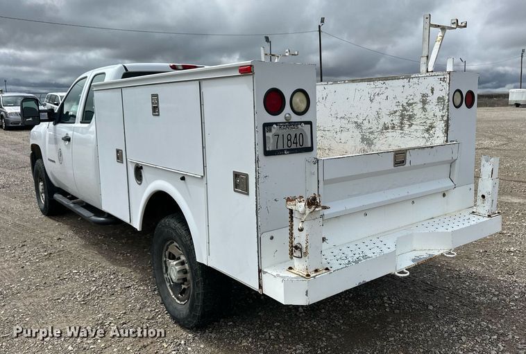 image for item EQ4731 2008 Chevrolet Silverado 3500HD Ext. Cab utility bed pickup truck