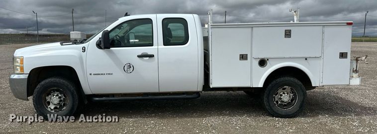 image for item EQ4731 2008 Chevrolet Silverado 3500HD Ext. Cab utility bed pickup truck