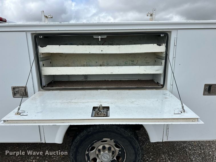 image for item EQ4731 2008 Chevrolet Silverado 3500HD Ext. Cab utility bed pickup truck