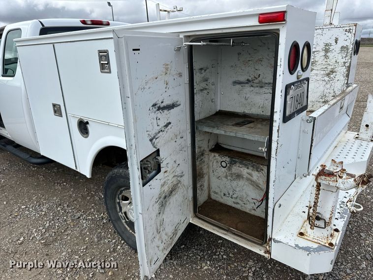 image for item EQ4731 2008 Chevrolet Silverado 3500HD Ext. Cab utility bed pickup truck