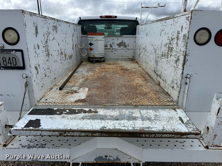 image for item EQ4731 2008 Chevrolet Silverado 3500HD Ext. Cab utility bed pickup truck