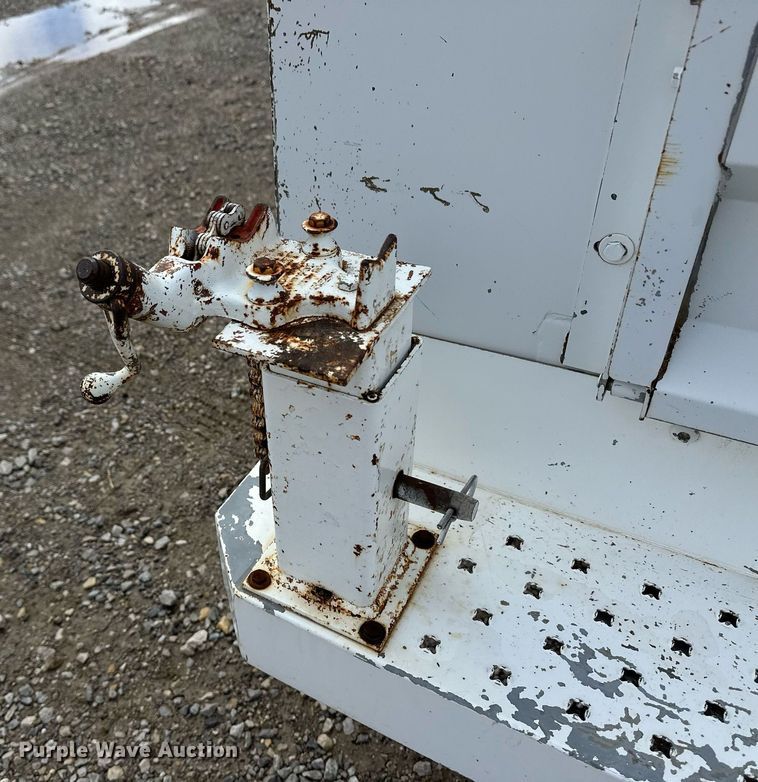 image for item EQ4731 2008 Chevrolet Silverado 3500HD Ext. Cab utility bed pickup truck