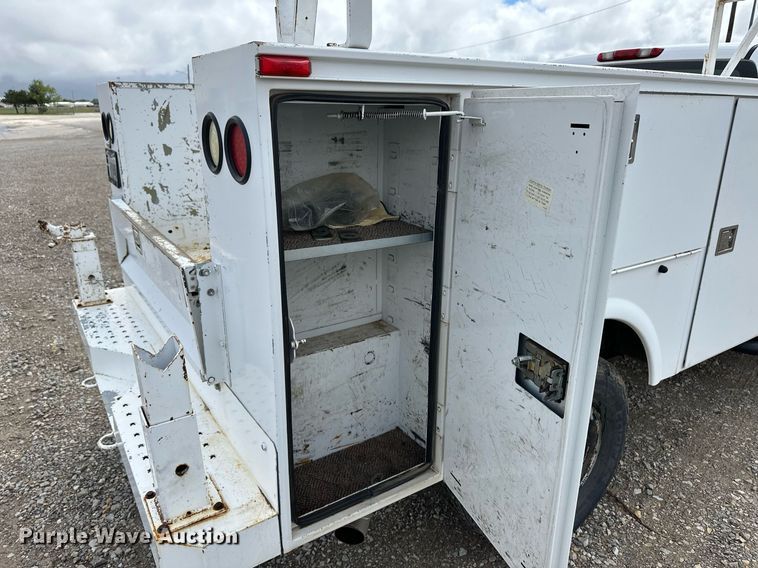 image for item EQ4731 2008 Chevrolet Silverado 3500HD Ext. Cab utility bed pickup truck