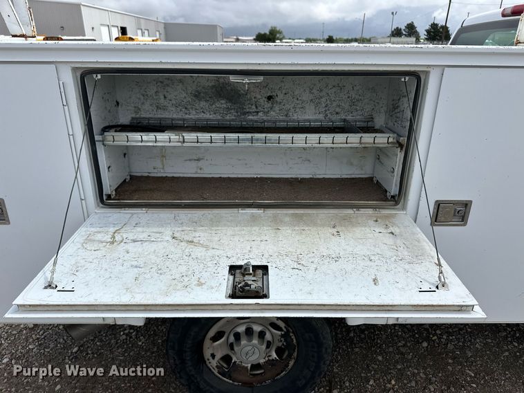 image for item EQ4731 2008 Chevrolet Silverado 3500HD Ext. Cab utility bed pickup truck