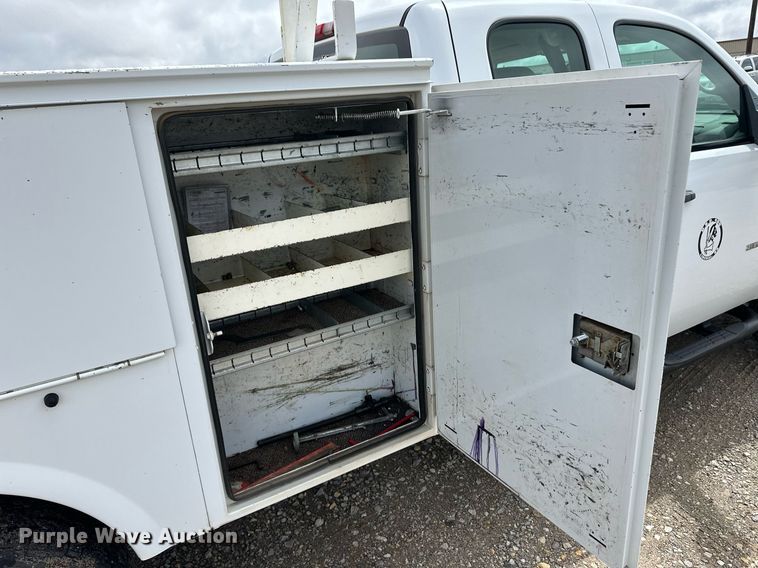 image for item EQ4731 2008 Chevrolet Silverado 3500HD Ext. Cab utility bed pickup truck