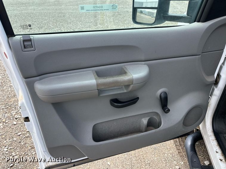 image for item EQ4731 2008 Chevrolet Silverado 3500HD Ext. Cab utility bed pickup truck