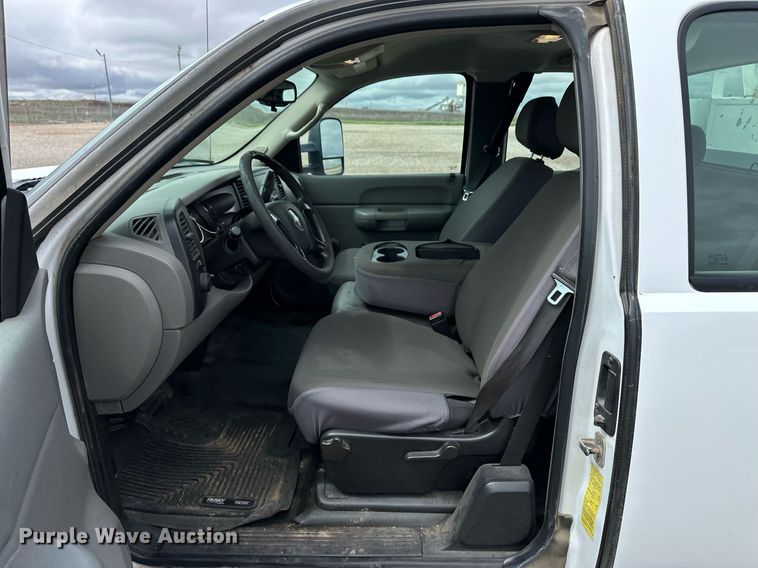 image for item EQ4731 2008 Chevrolet Silverado 3500HD Ext. Cab utility bed pickup truck