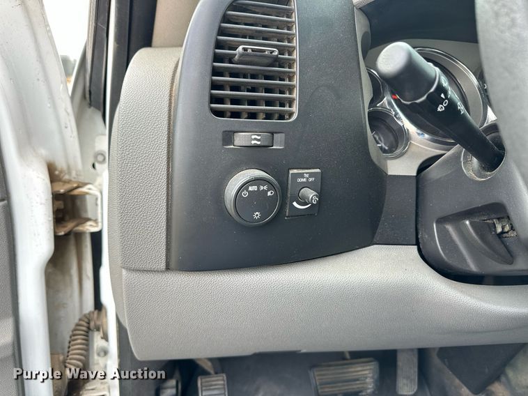 image for item EQ4731 2008 Chevrolet Silverado 3500HD Ext. Cab utility bed pickup truck