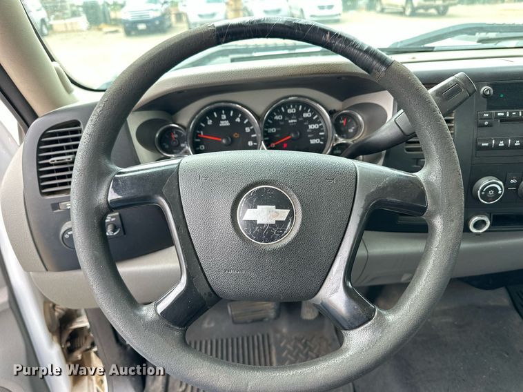 image for item EQ4731 2008 Chevrolet Silverado 3500HD Ext. Cab utility bed pickup truck