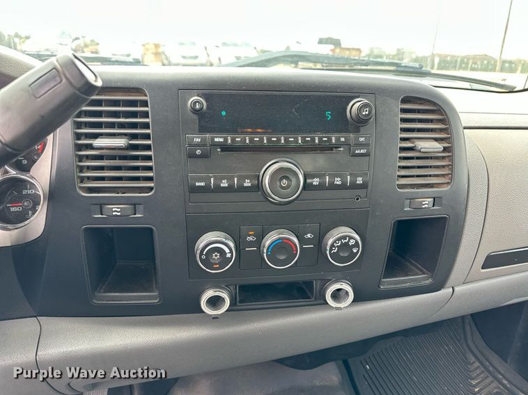 image for item EQ4731 2008 Chevrolet Silverado 3500HD Ext. Cab utility bed pickup truck